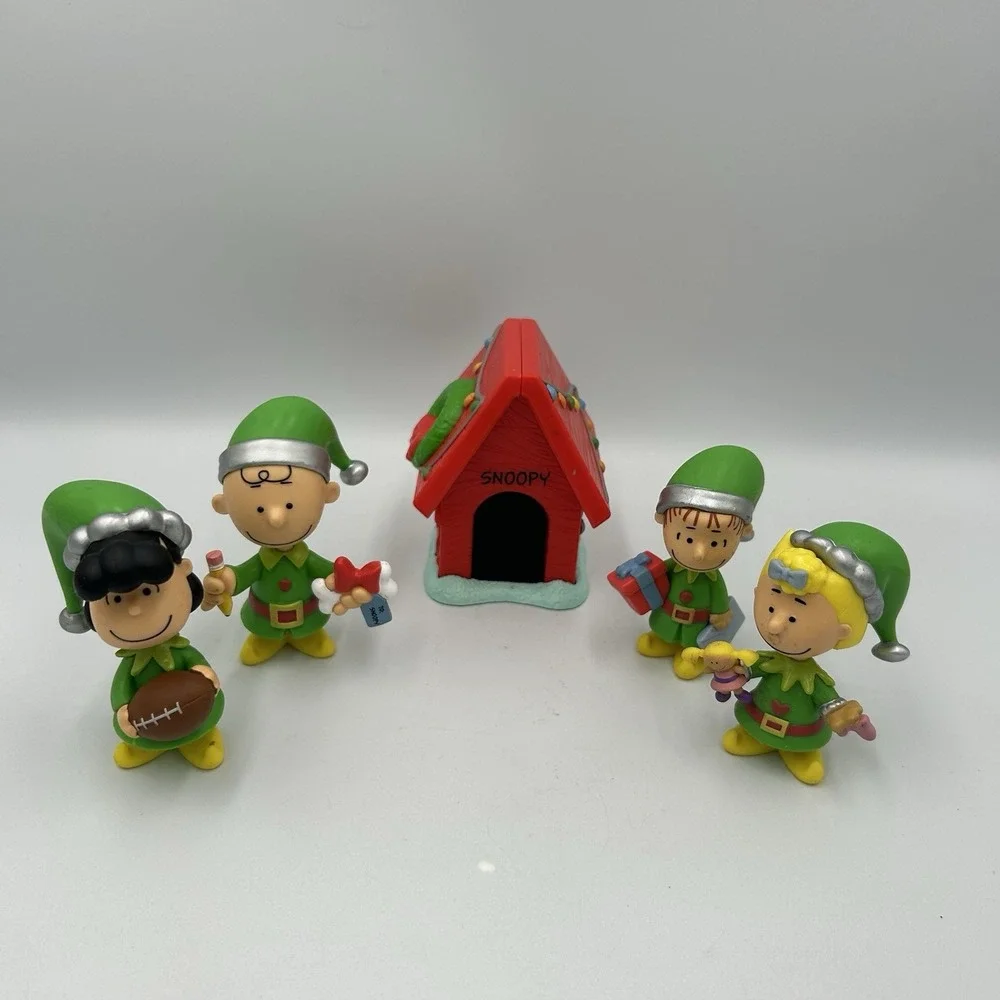 Peanuts Holiday 4 Figures Deluxe Set Snoopy Doghouse Charlie Brown Lucy Linus
